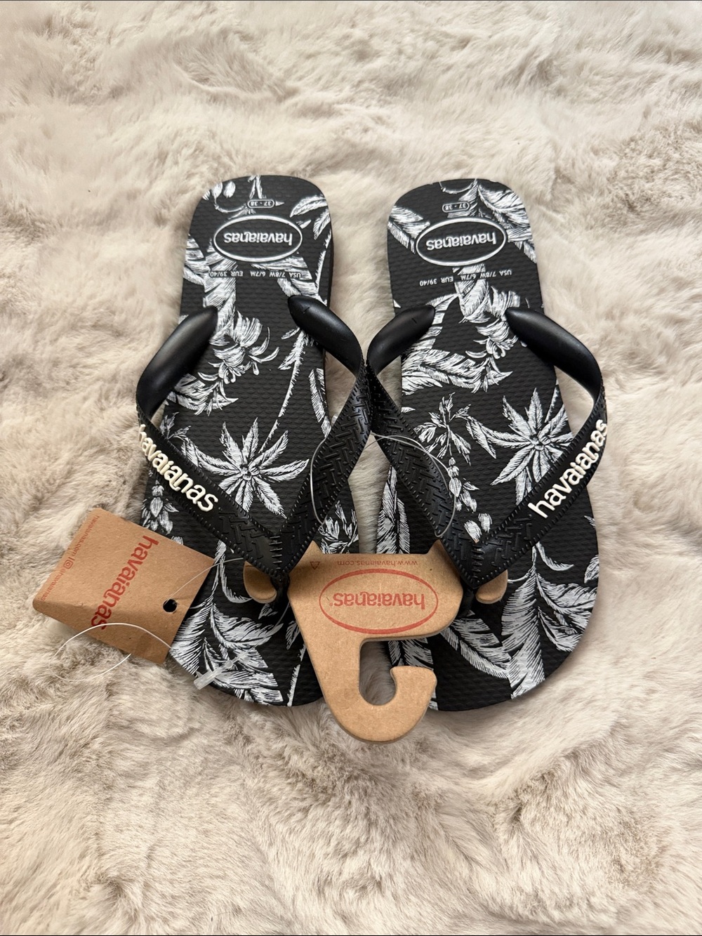 Havaianas Women's Logo Flip Sandals - Black/White Print 7-8 - Picture 5 of 5